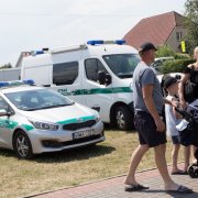 Mundurowi wspolnie na festynie